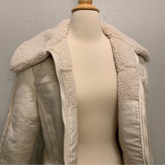 Abercrombie Sherpa CREAM
Cropped Vegan Suede Sherpa Jacket - Picture 5 of 11